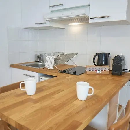 Convenient And Close To The Metro And Amenities