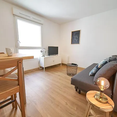 Lägenhet Convenient And Close To The Metro And Amenities *