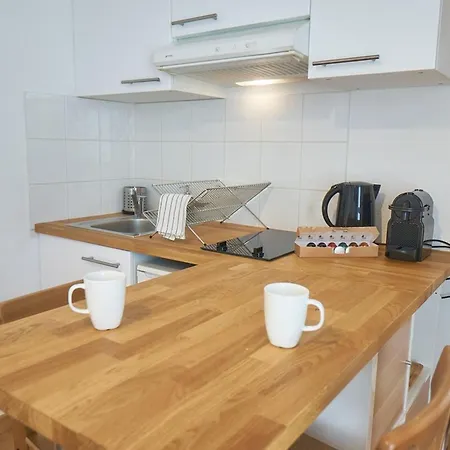 Convenient And Close To The Metro And Amenities Lägenhet
